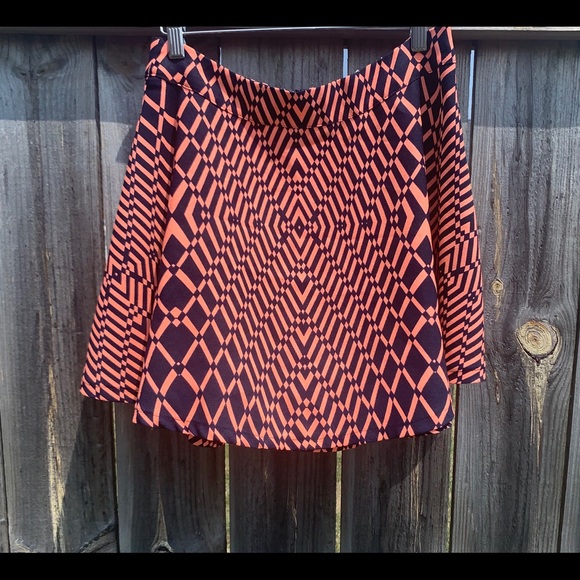 blu pepper abstract above knee skirt. Like new. - Picture 9 of 16